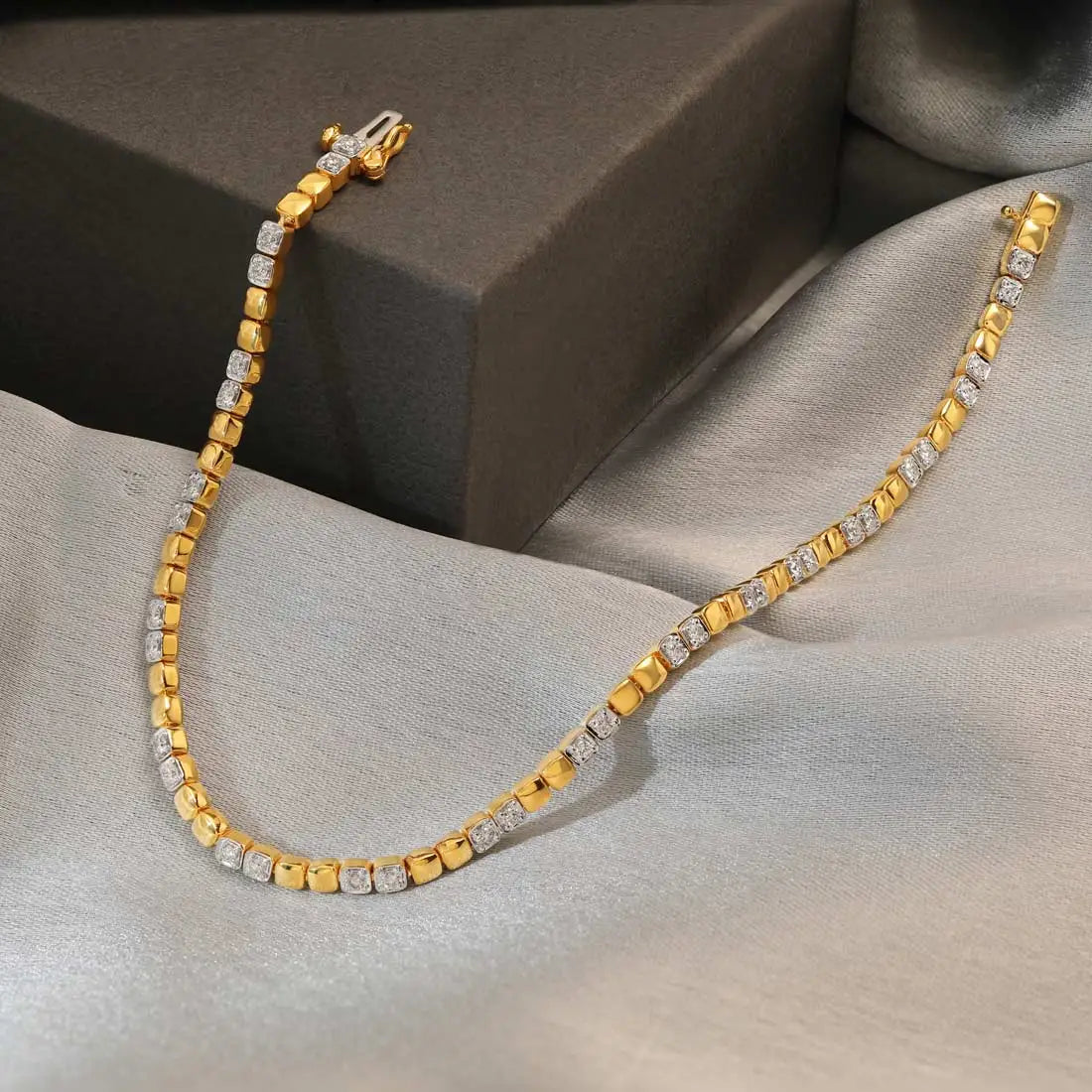 18K gold tennis bracelet
luxury diamond tennis bracelet
classic gold diamond bracelet
elegant women’s gold bracelet
round cut diamond bracelet
radiant gold bracelet for women
golden radiance tennis bracelet
fine jewelry diamond bracelet
everyday luxury gold bracelet
Classic Elegance Collection bracelet
women’s tennis bracelet gift idea
diamond bracelet for special occasions
handcrafted 18K diamond bracelet
minimal elegant diamond bracelet
sparkling gold tennis bracelet