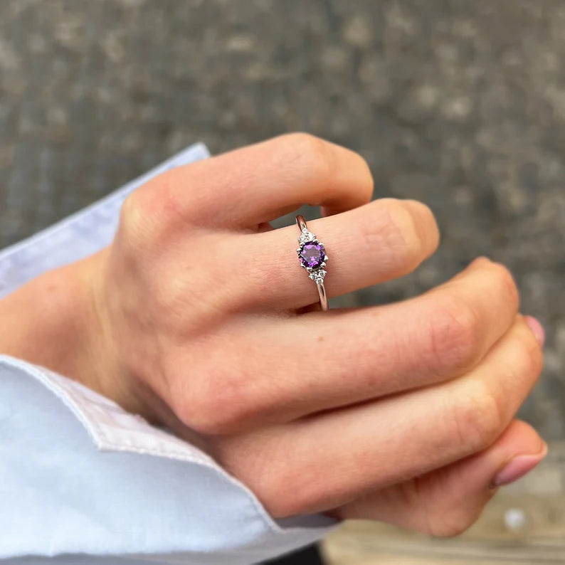 Gold ring with amethyst and diamonds