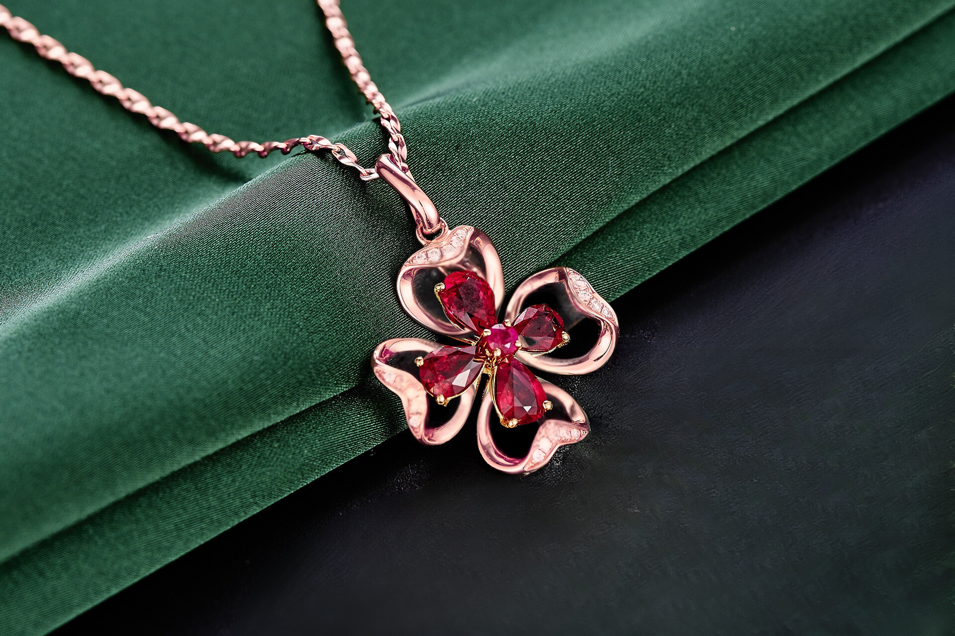 Elegant Chain Pendant Necklace – Available in Gold, Silver, & Rose Gold