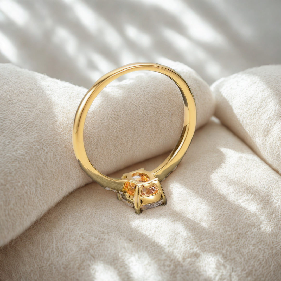14K Gold Oval Diamond Ring – Timeless Elegance