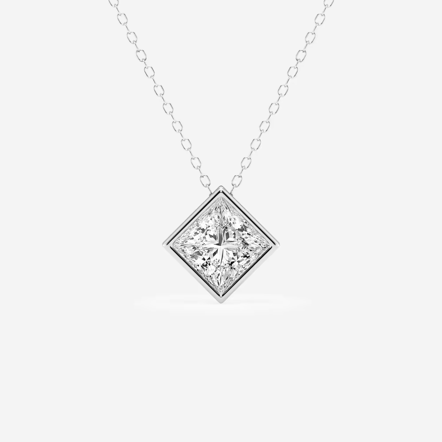 Diamond pendant in gold
Gold diamond pendant
Diamond pendant in silver
Silver diamond pendant
Diamond pendant in rose gold
Rose gold diamond pendant
