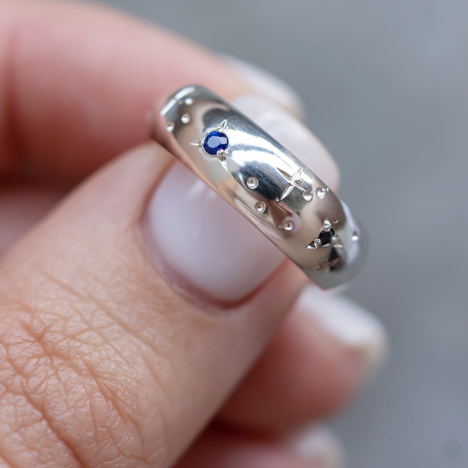 Hand Engrave Night Treasure Puffy Band Ring, Sapphire & Diamond